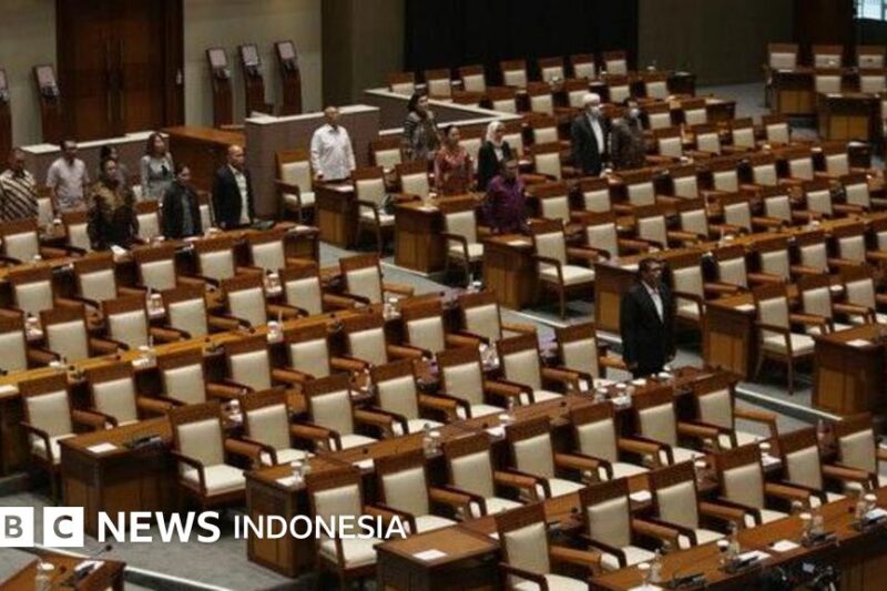 Gaji dan tunjangan anggota DPR lebih Rp100 juta per bulan –  ‘Tidak patut saat masyarakat kesulitan ekonomi’ – BBC News Indonesia